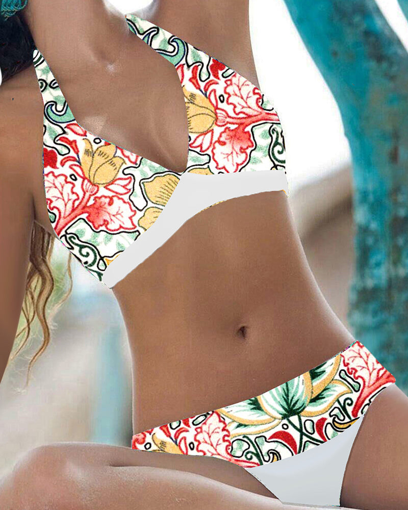 AD | Bikiniset med blommigt mönster