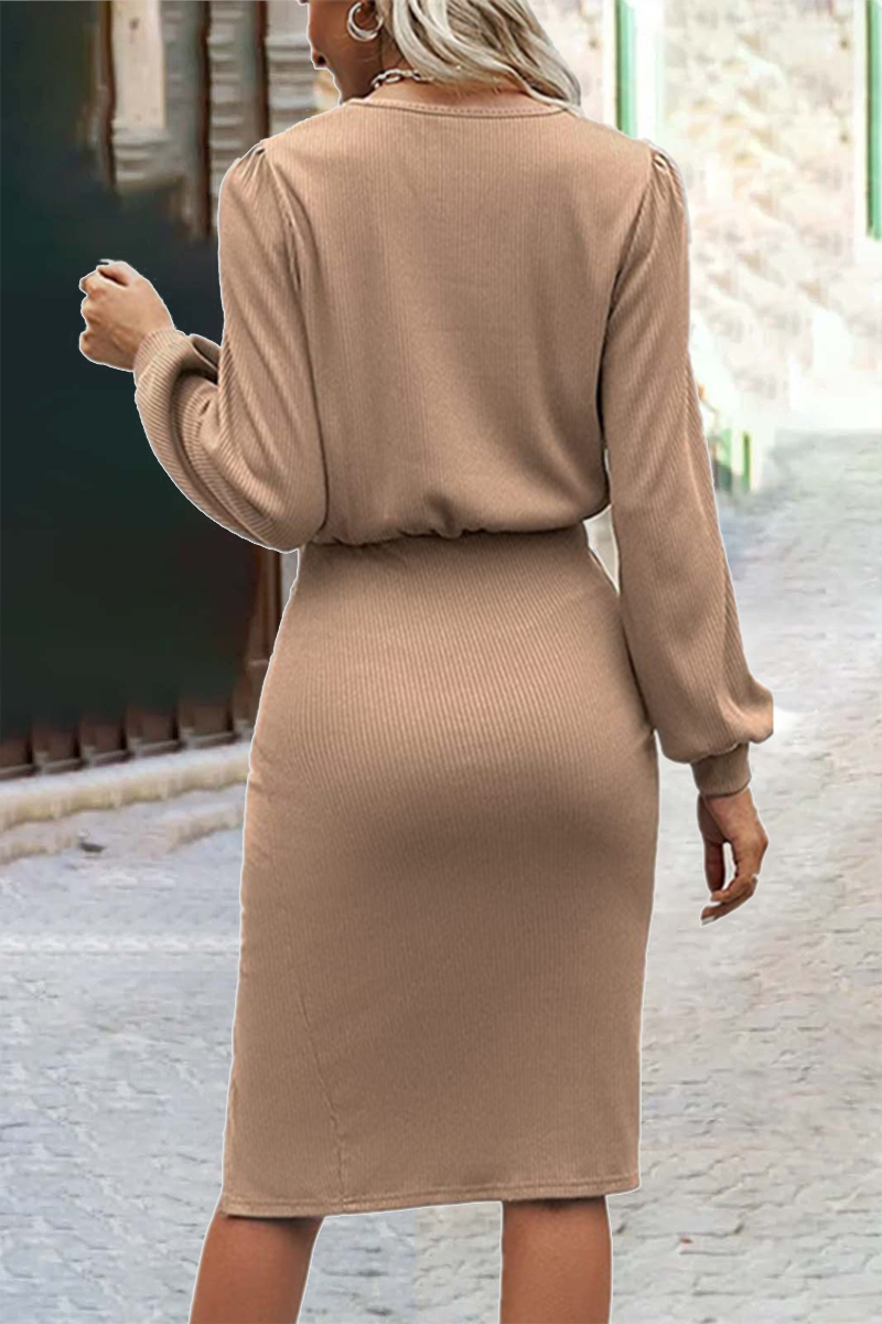 AD | Fashionabla, enkla kjolklänningar med O-ringning och kjol i en våning