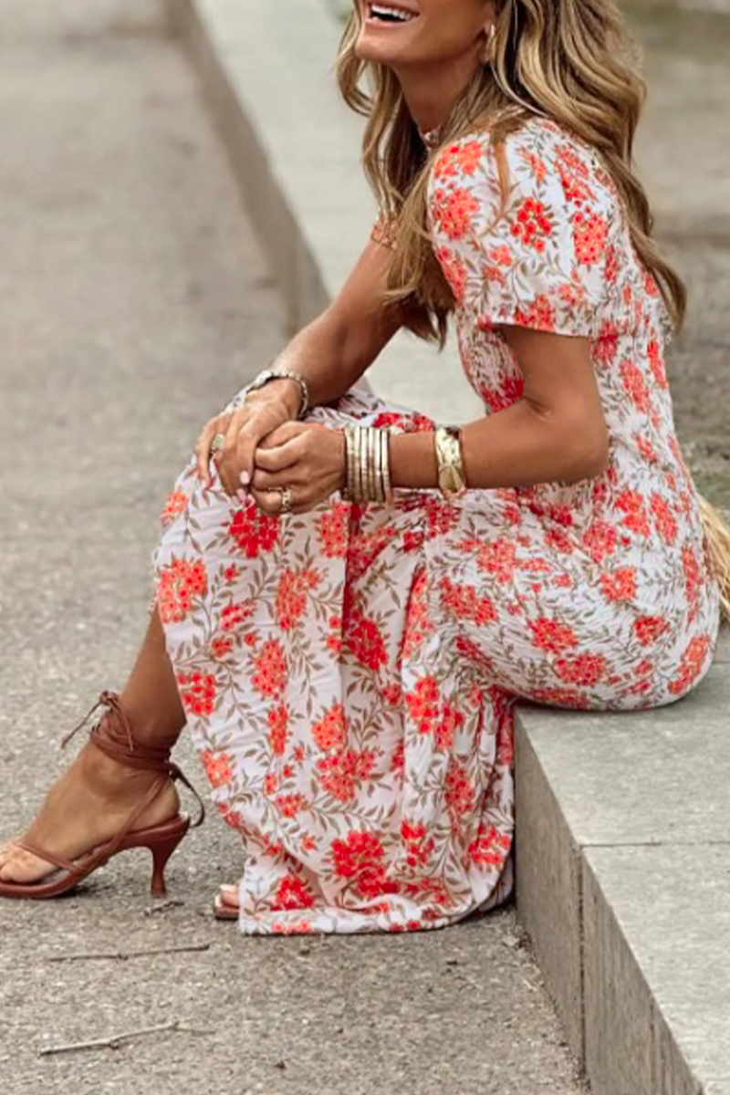 AD | Elegant A-linjeformad klänning med blommigt patchwork och rund halsringning