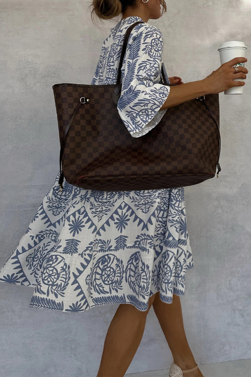 AD | Avslappnade A-linjeformade klänningar med blommigt patchwork-tryck och V-ringning