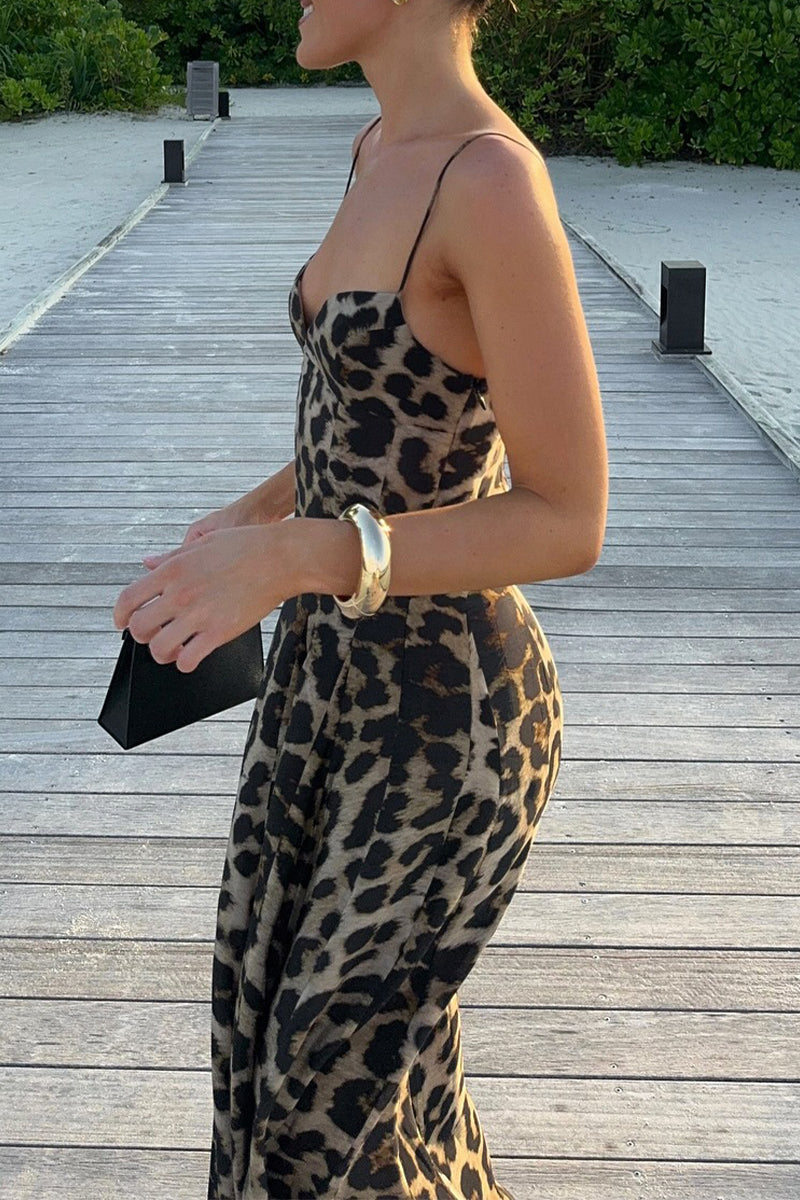 AD | Sexiga långklänningar med leopardmönster och V-ringning