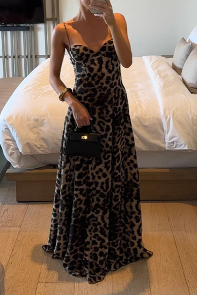 AD | Sexiga långklänningar med leopardmönster och V-ringning