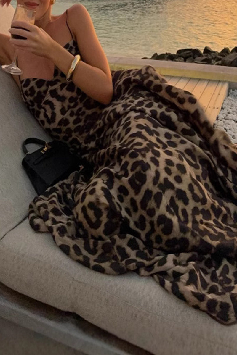 AD | Sexiga långklänningar med leopardmönster och V-ringning