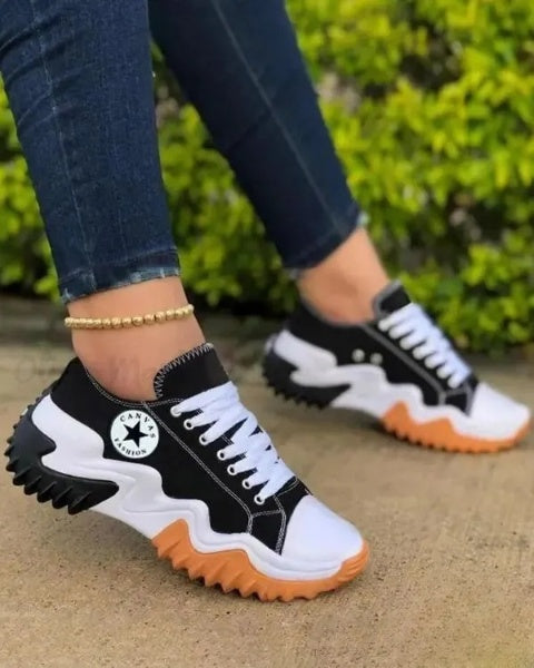 AD | Muffin snörningssneakers med öljetter och kontrasterande inlägg