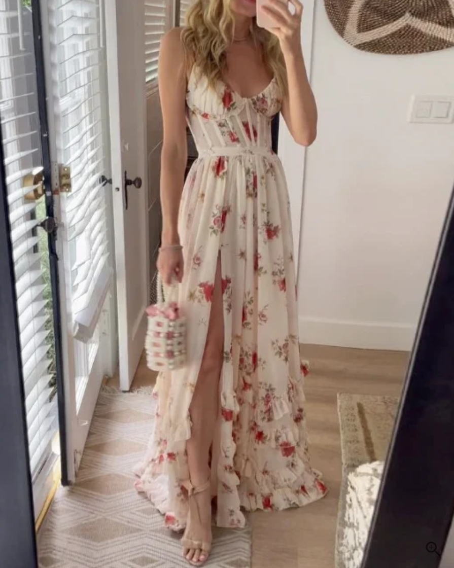 AD | Elegant klänning med blommigt tryck