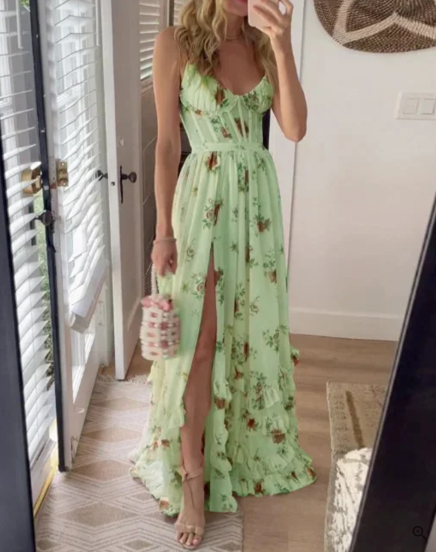 AD | Elegant klänning med blommigt tryck