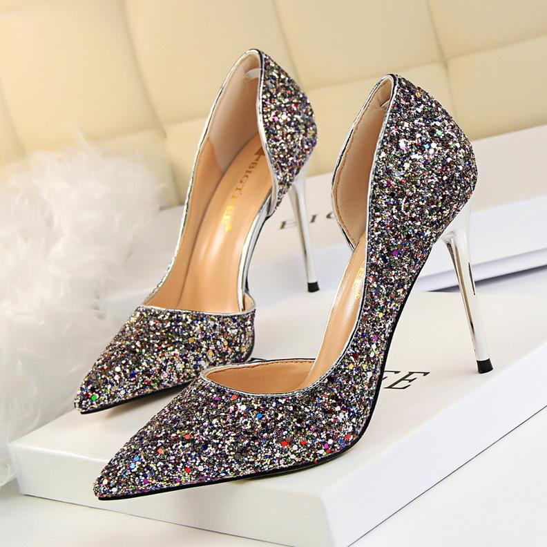 AD | Eleganta glittrande stilettklackar
