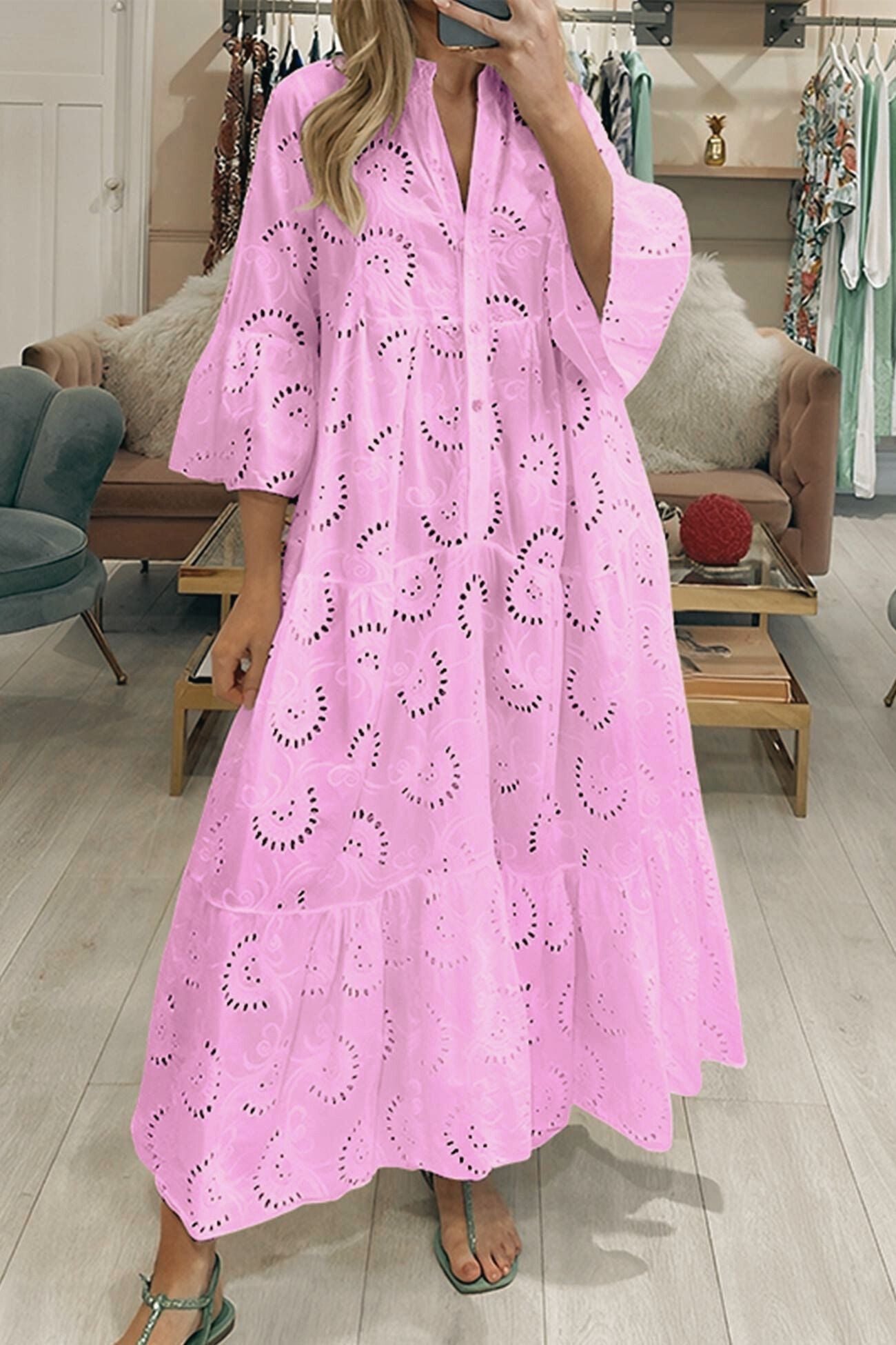 AD - Broderad utställd klänning