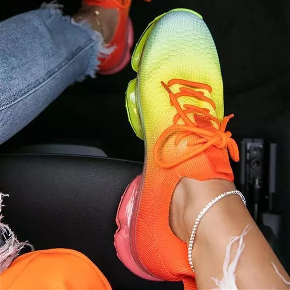 AD | Casual sneakers med transparent sula och snörning