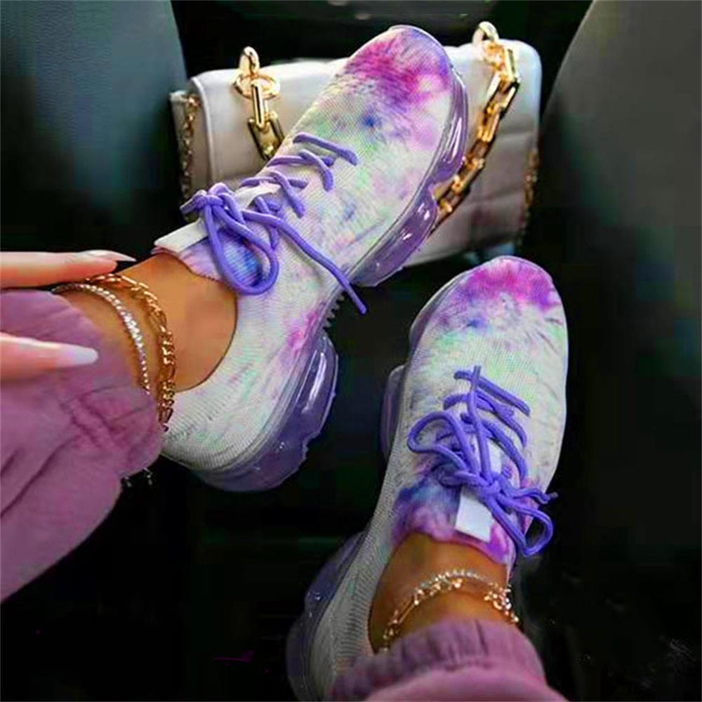 AD | Casual sneakers med transparent sula och snörning