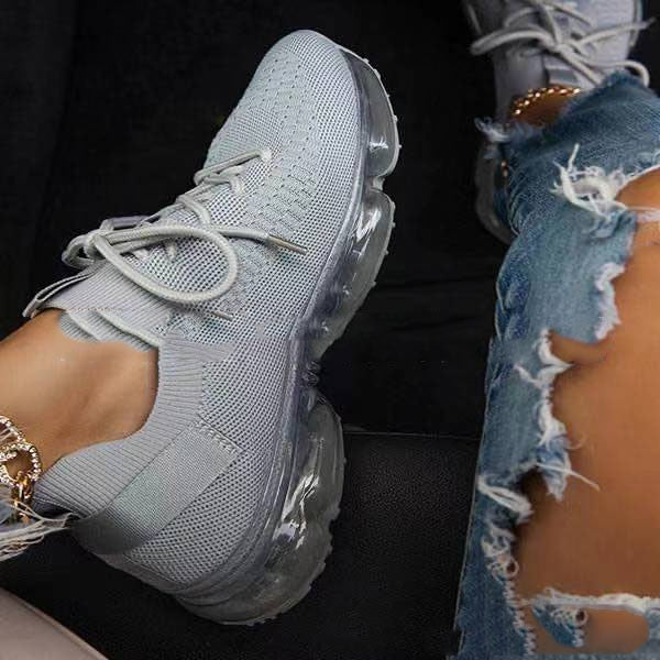 AD | Casual sneakers med transparent sula och snörning