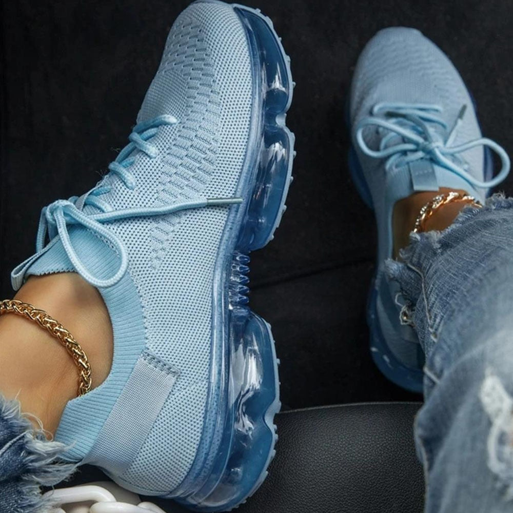 AD | Casual sneakers med transparent sula och snörning