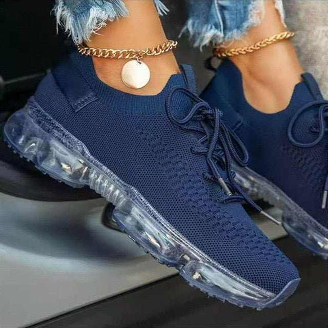 AD | Casual sneakers med transparent sula och snörning