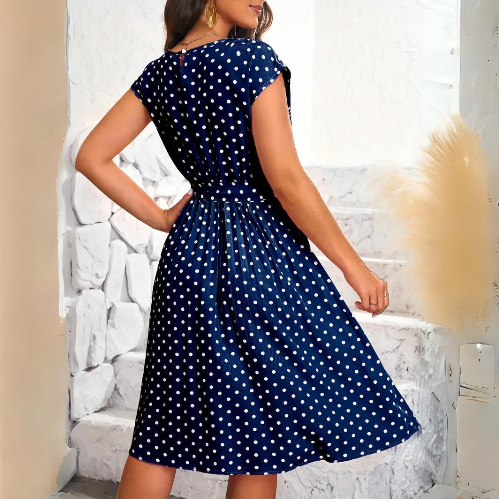 AD | Elegant prickig klänning