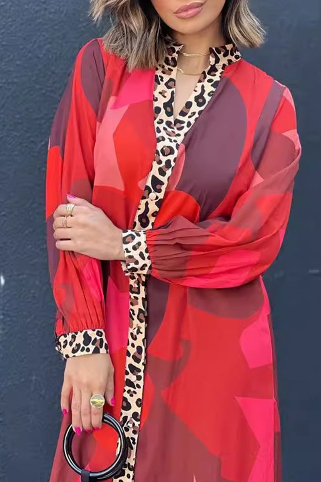 AD | Långklänning med leopardpatchwork och knappar