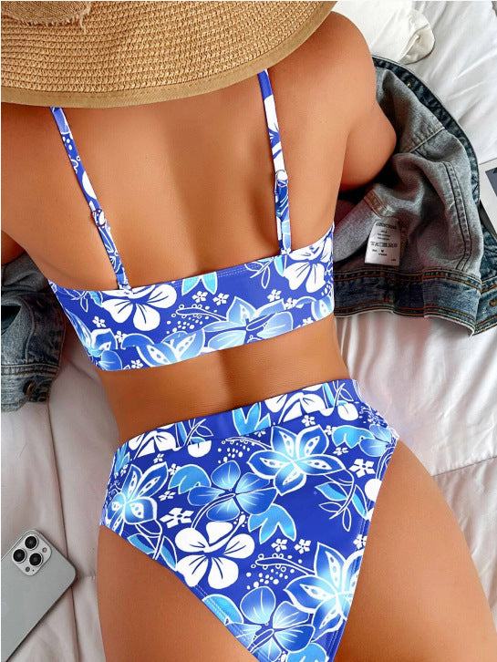 AD | Bikini med tropiska blommor