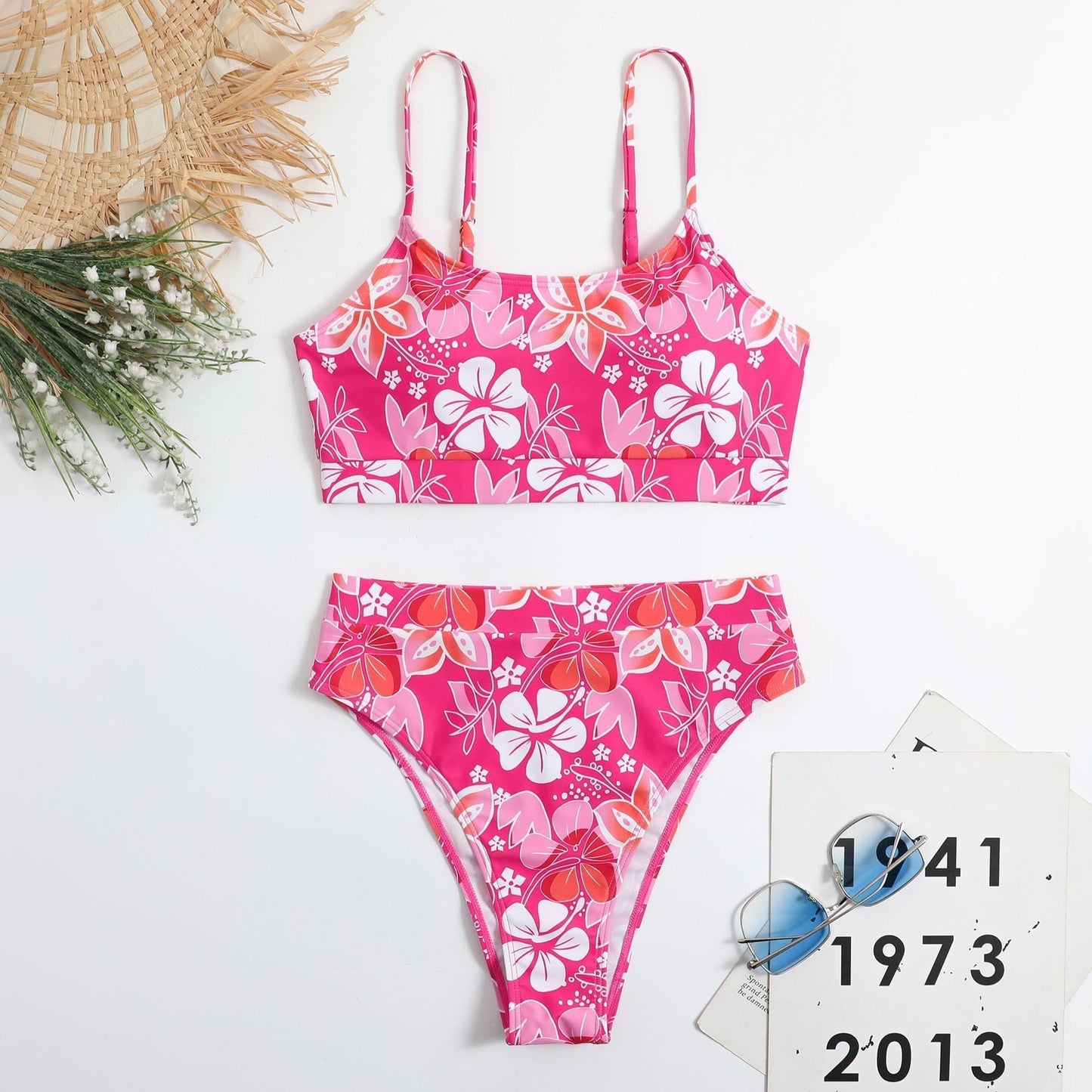 AD | Bikini med tropiska blommor