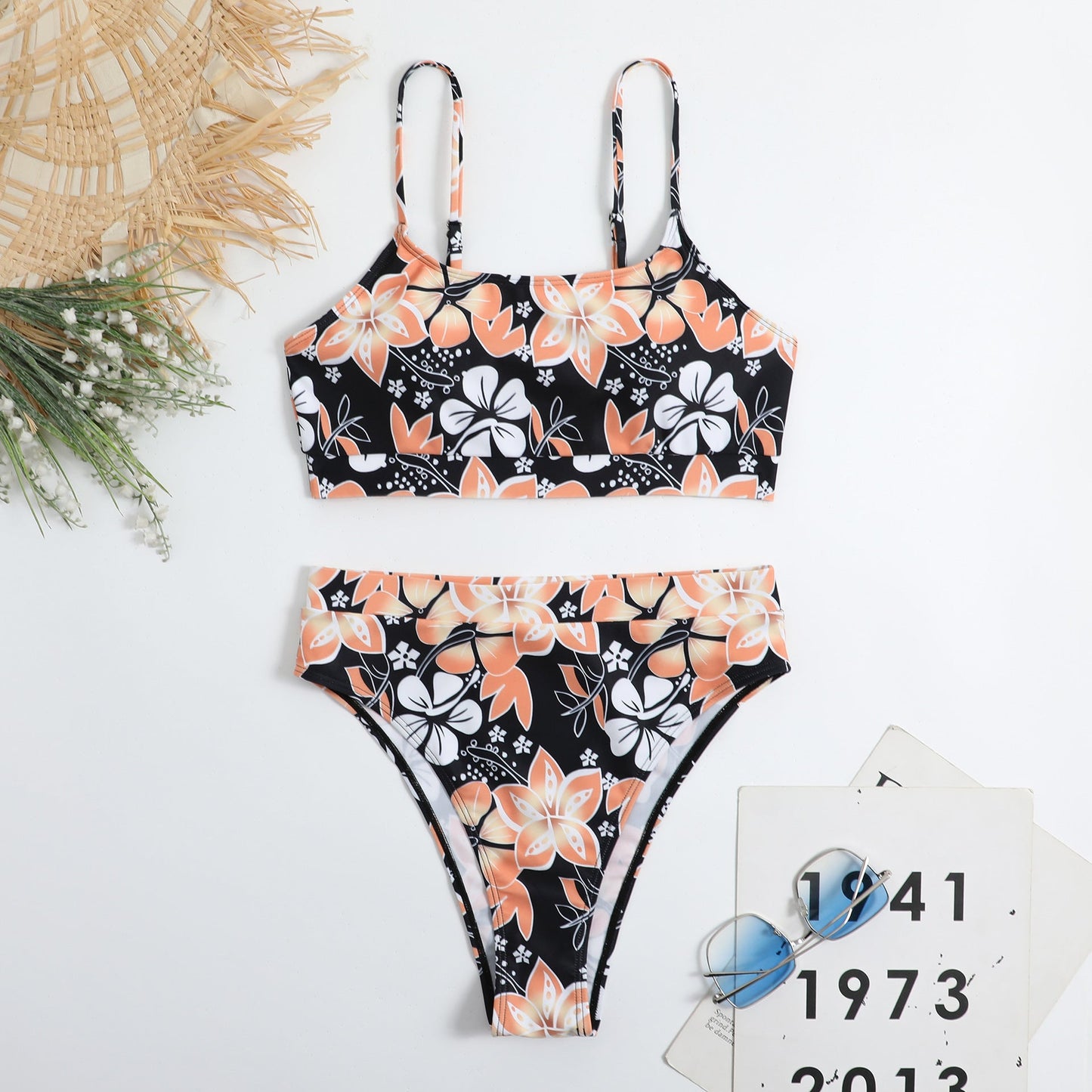 AD | Bikini med tropiska blommor