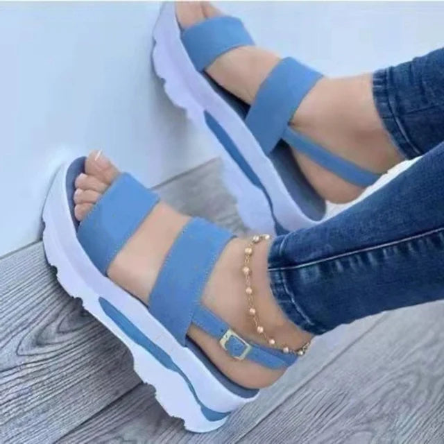 AD | Sandaler med remmar och plattform
