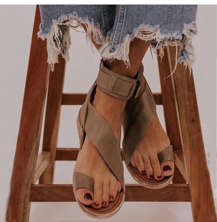 AD | Sandaler med korsband och fotledsring