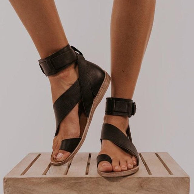 AD | Sandaler med korsband och fotledsring
