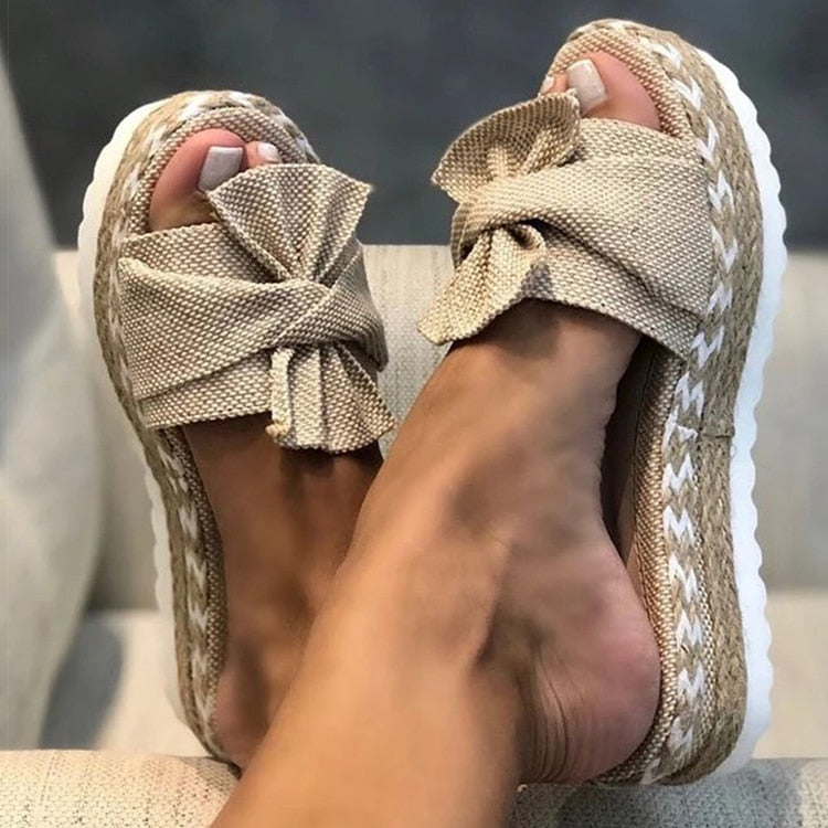 AD | | Trendiga sommarsandaler med rosett