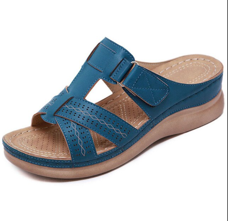 AD | : Klassiska feminina sandaler och retroskor
