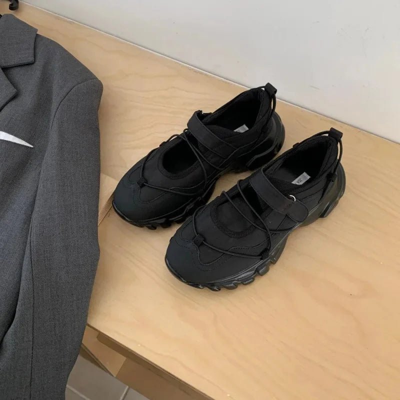 Modemedveten och stödjande ortopedisk Sandaler