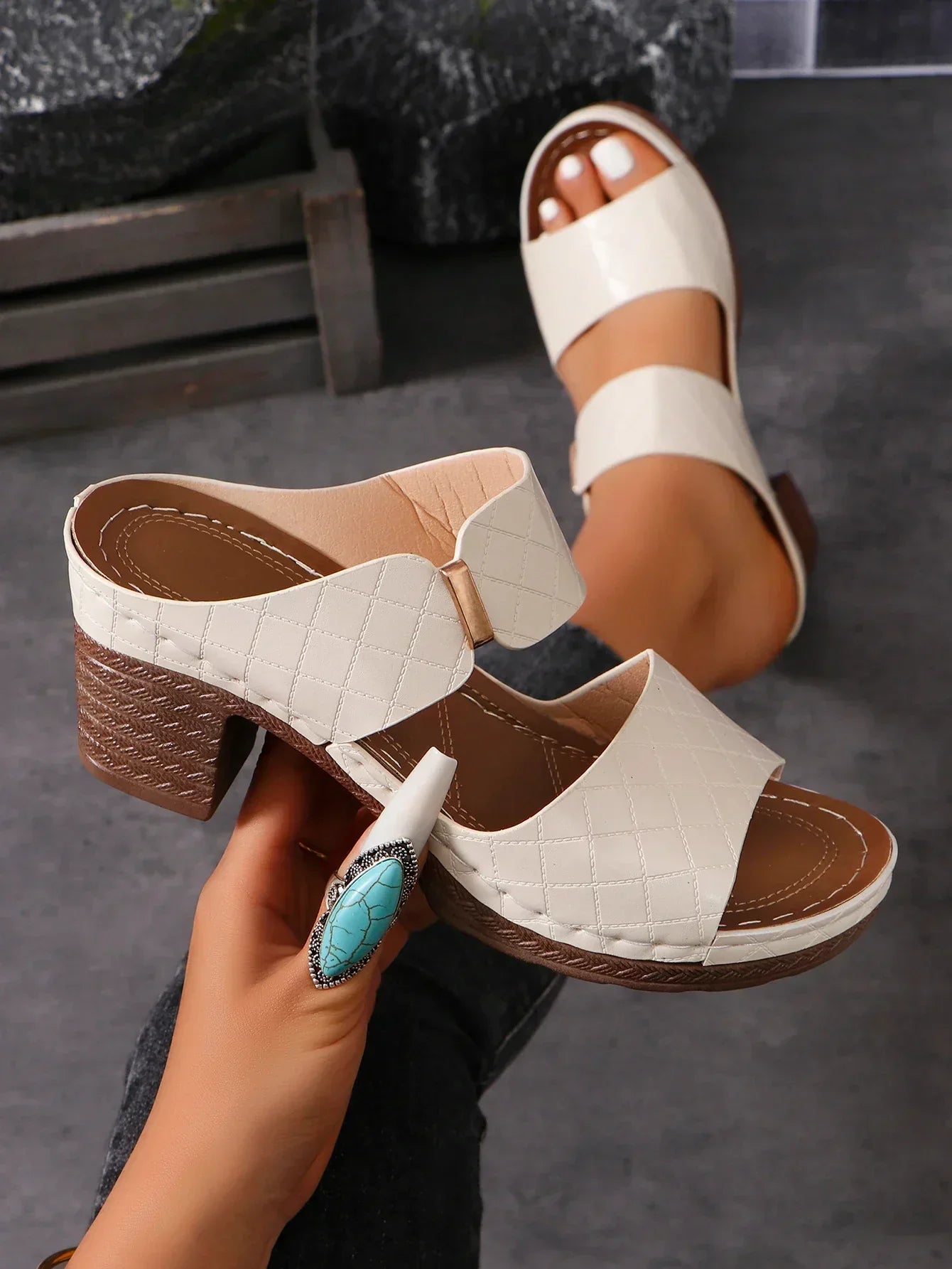 AD | Multifunktionella sandaler med blockklack