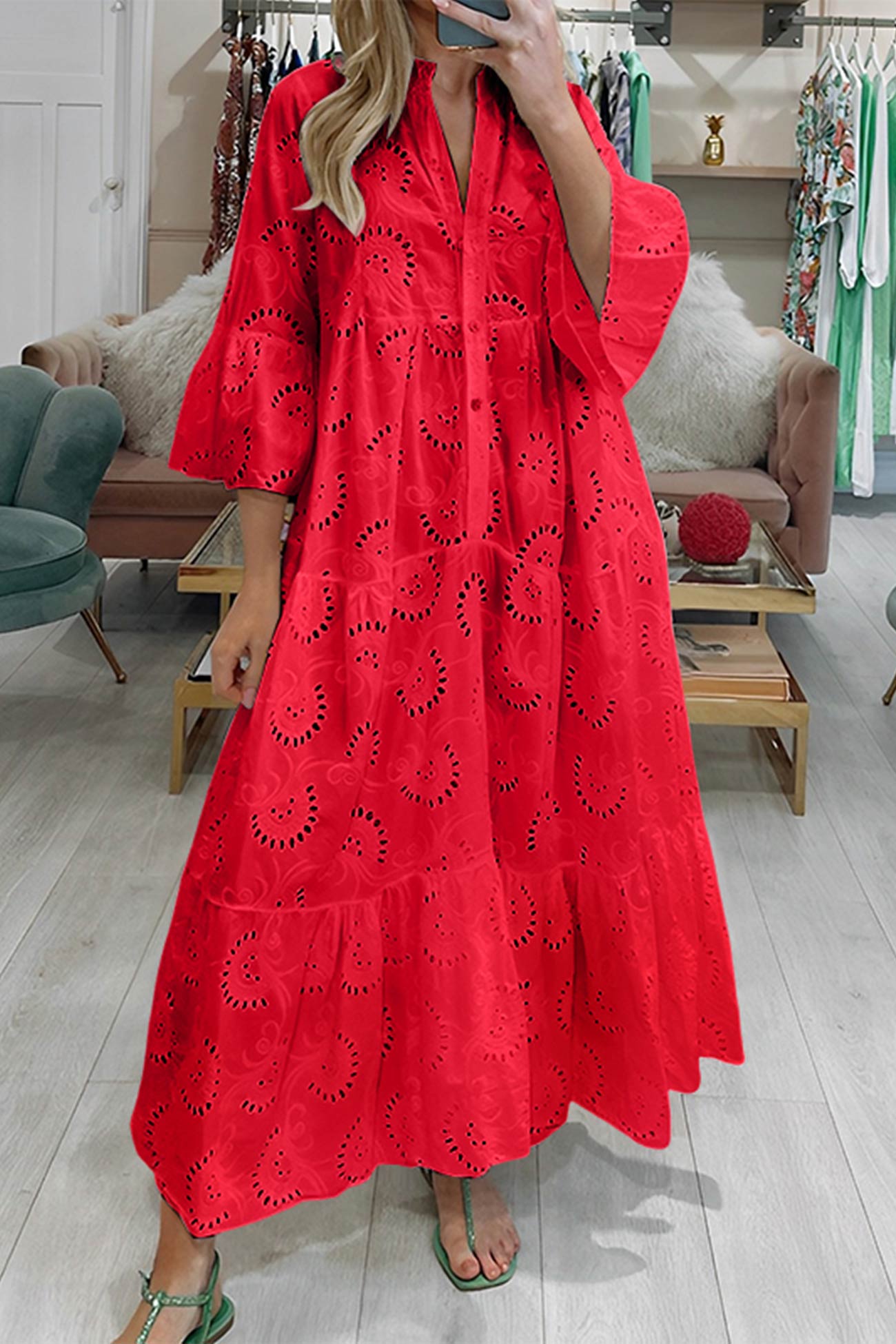AD - Broderad utställd klänning