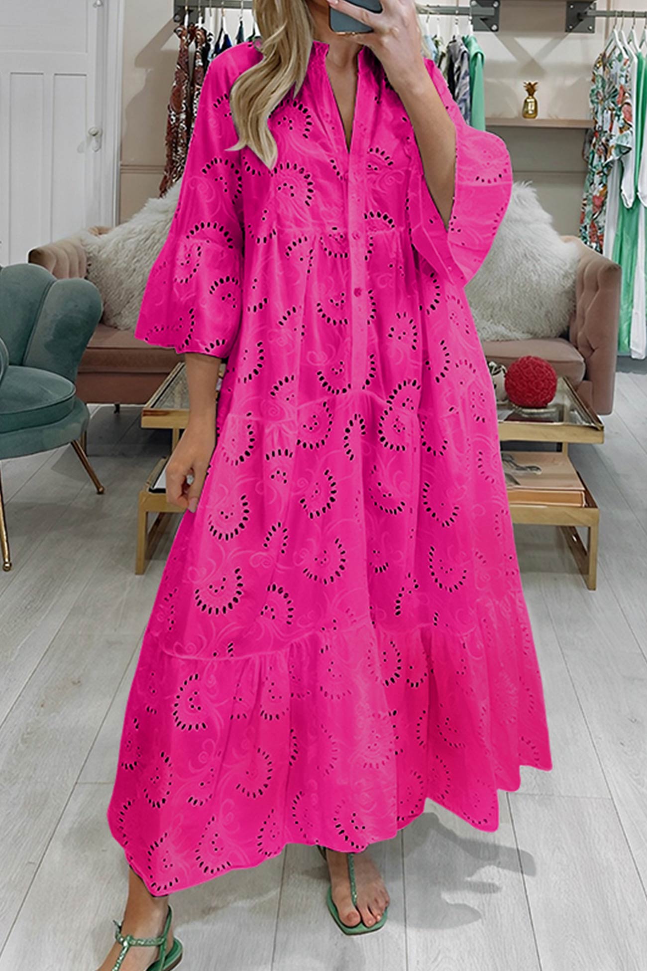 AD - Broderad utställd klänning