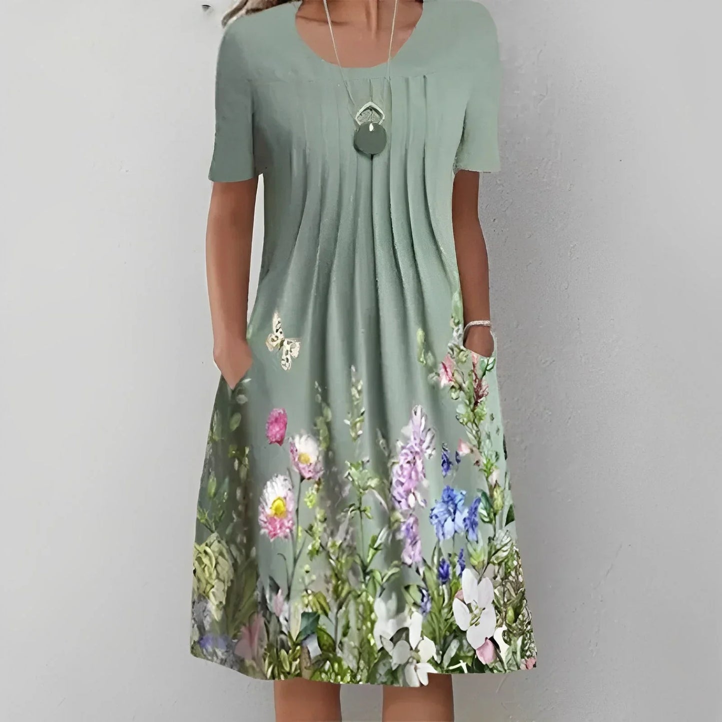 AD | Kortärmad klänning med blommigt tryck i vintagestil