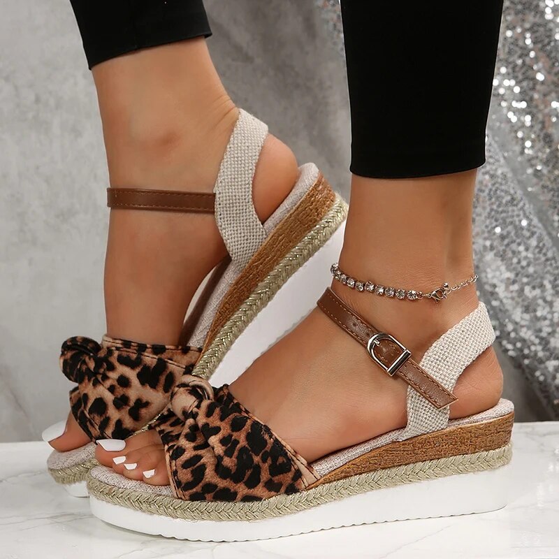 AD | | Moderiktiga sandaler