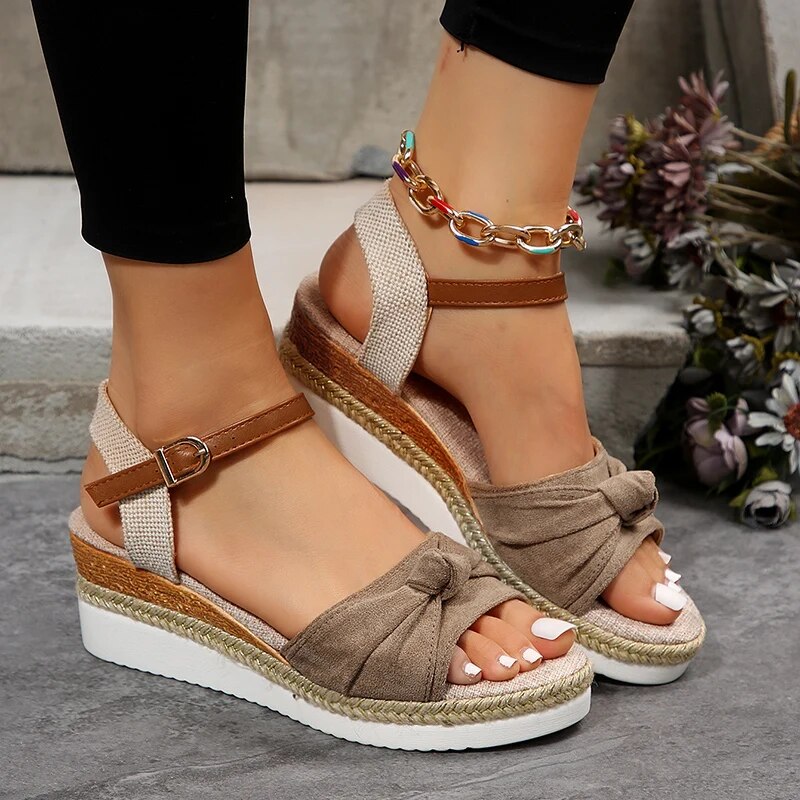 AD | | Moderiktiga sandaler