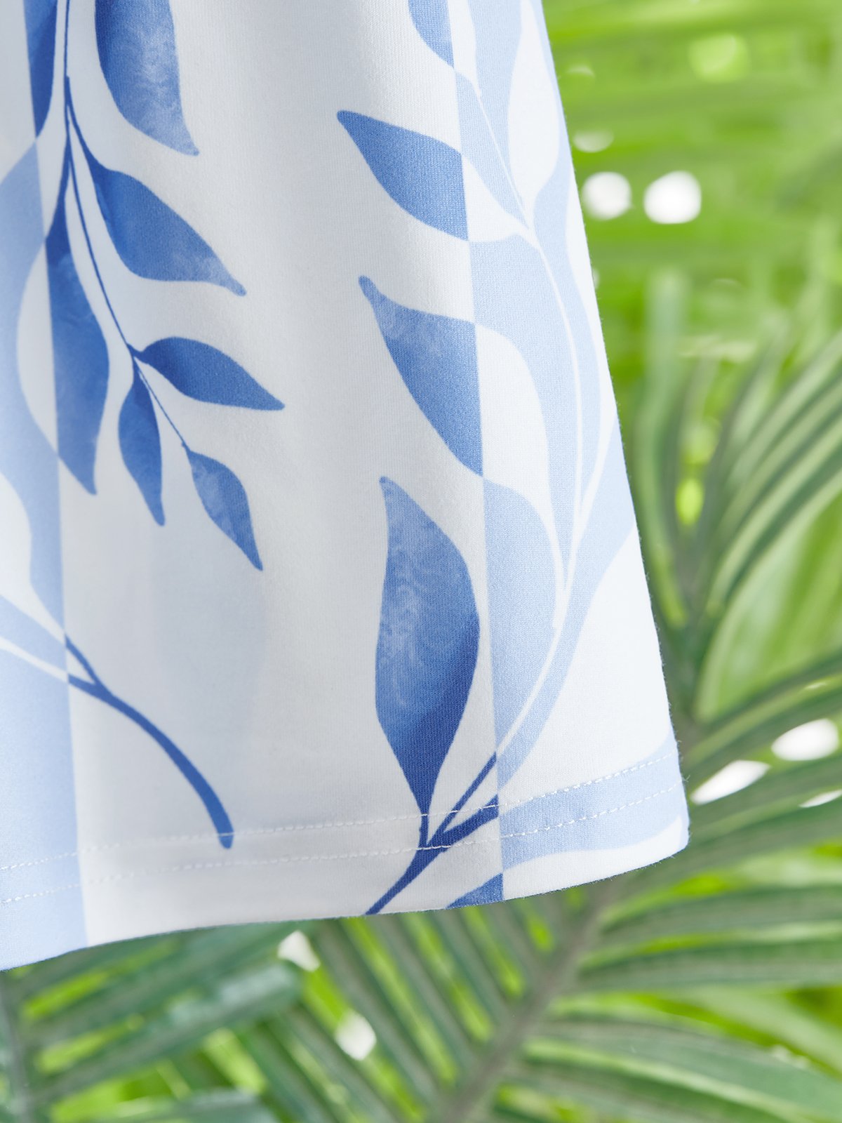 AD | Linneklänning med knappar och blommigt tryck
