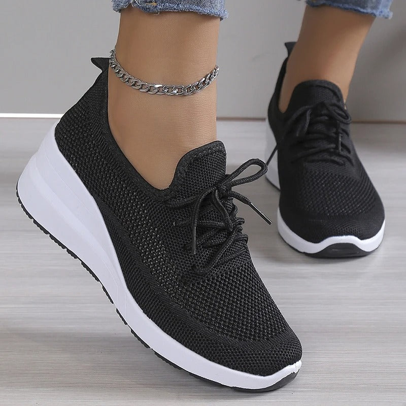 AD | Stickad sneaker med snörning