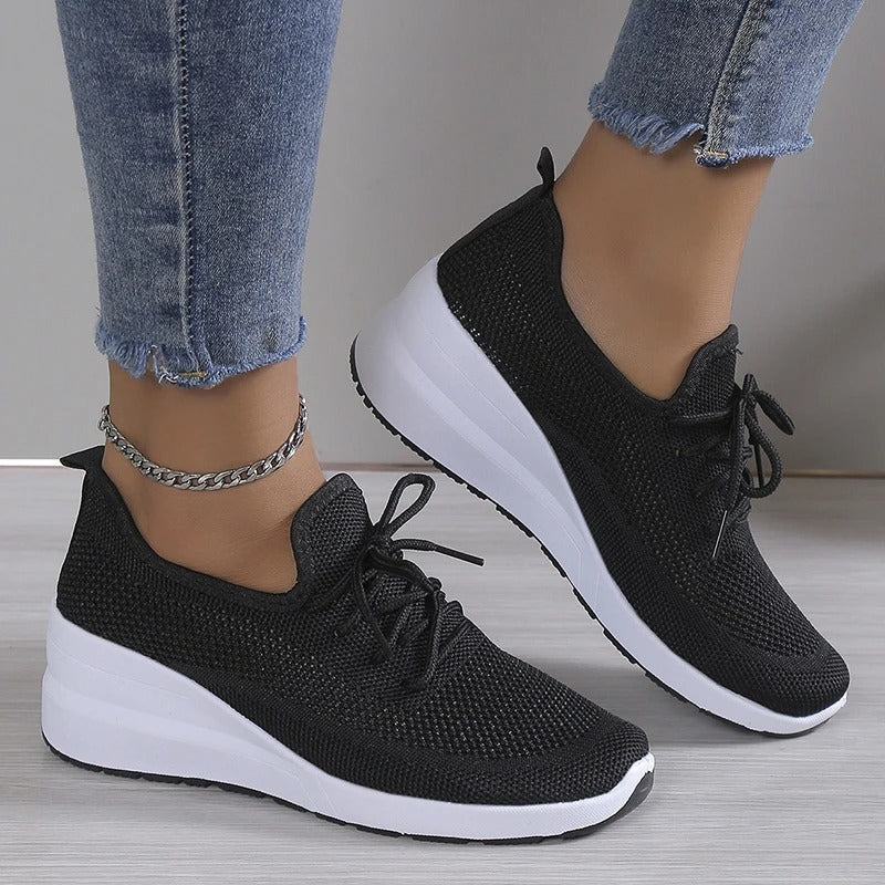 AD | Stickad sneaker med snörning