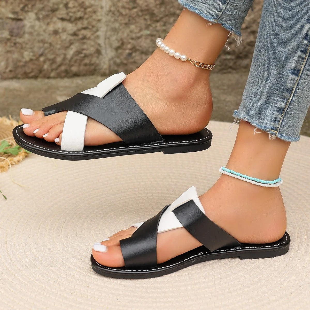 AD | Moderiktiga sandaler med öppen tå och cut-out-design