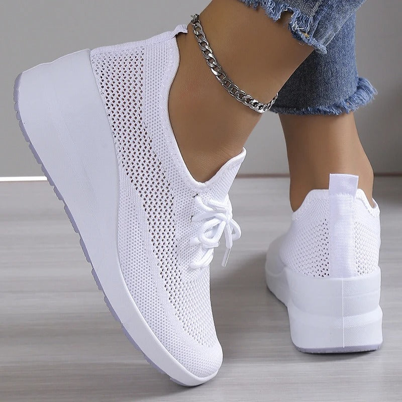 AD | Stickad sneaker med snörning
