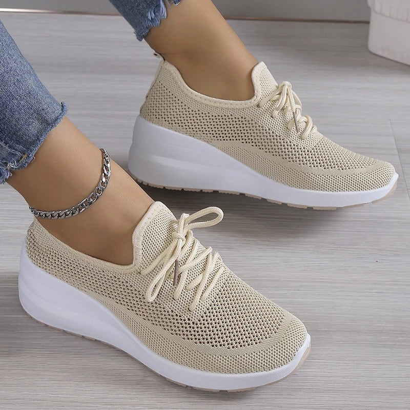 AD | Stickad sneaker med snörning