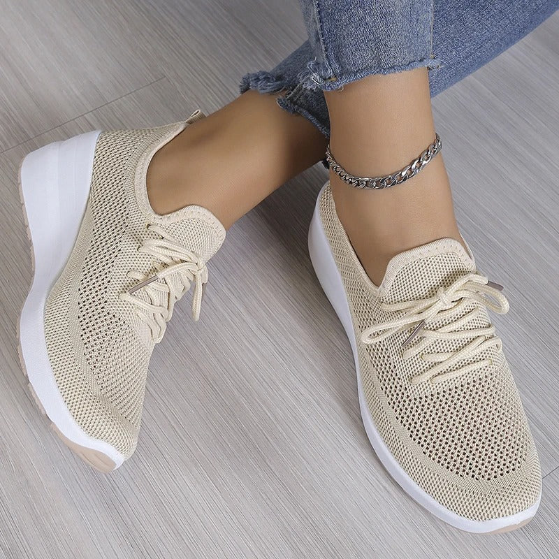 AD | Stickad sneaker med snörning