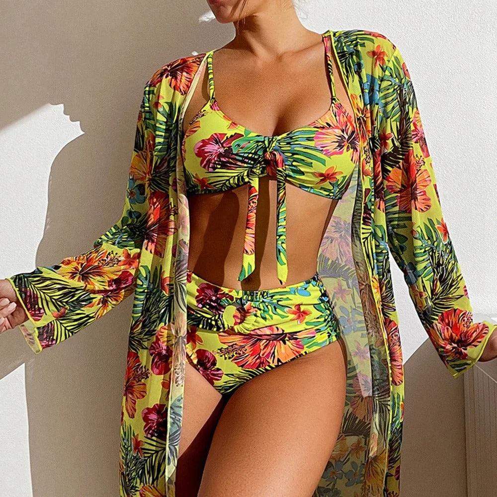 AD | Bikini med blommigt tryck och överlägg