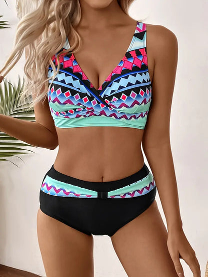 AD | Fashionabel och chic bikini med V-ringning och slumpmässigt tryck