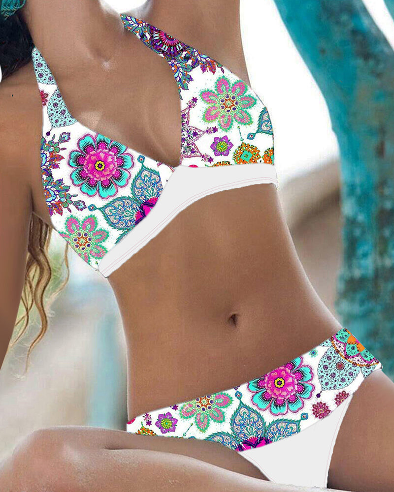 AD | Bikiniset med blommigt mönster