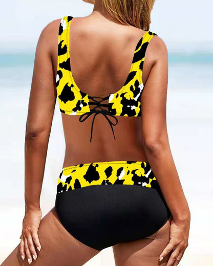 AD | Färgglad bikini baddräkt