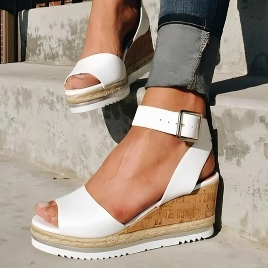 AD | | Eleganta sandaler med kilklack