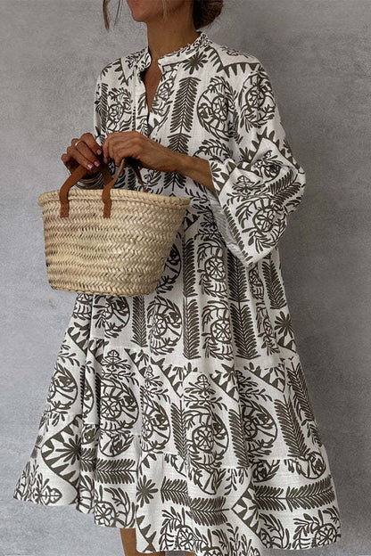 AD | Avslappnade A-linjeformade klänningar med blommigt patchwork-tryck och V-ringning