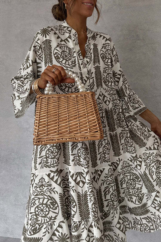 AD | Avslappnade A-linjeformade klänningar med blommigt patchwork-tryck och V-ringning