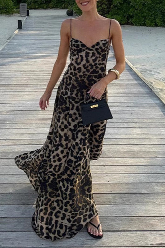AD | Sexiga långklänningar med leopardmönster och V-ringning
