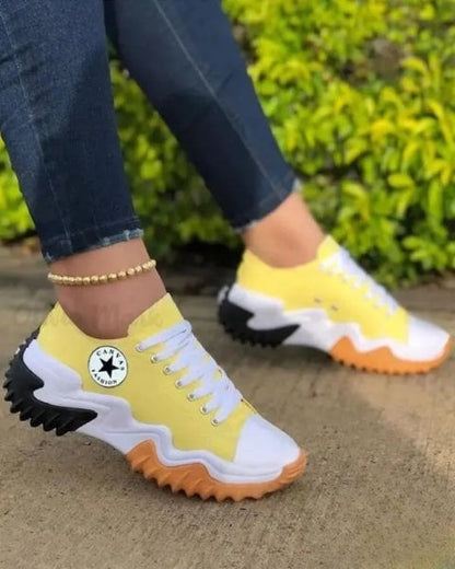 AD | Muffin snörningssneakers med öljetter och kontrasterande inlägg